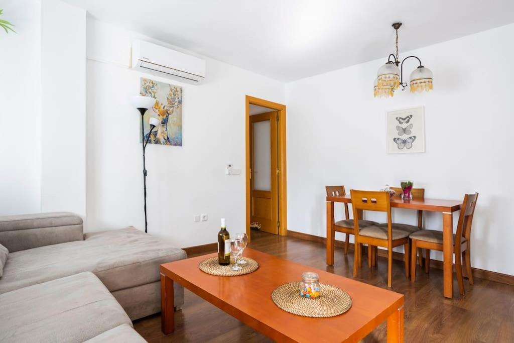 Ayala Beach Apartment Málaga Kültér fotó